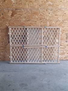 lot 101 image: Evenflo Adjustable Gate