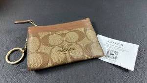 lot 112 image: Coach Keychain Wallet