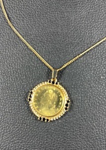 lot 122 image: Italian 20 Lira Coin Pendant Necklace - Italian 20 Lire Goldtone Pendant with Chain