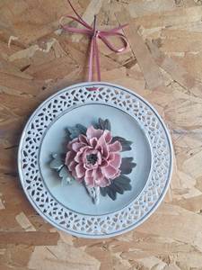 lot 174 image: Oval Floral Wall Ornament Pink Flower White Filigree Frame