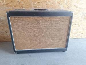 lot 179 image: Guitar Speaker Cabinet with Tan Grille Cloth and Carry Handle