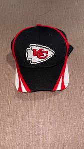 lot 52228 image: Kansas City Chiefs Baseball Cap Red Black White - Retail $34