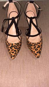 lot 52241 image: Womens Leopard Print T-Strap Heeled Sandals Black Straps size 6.5 - Retail $59