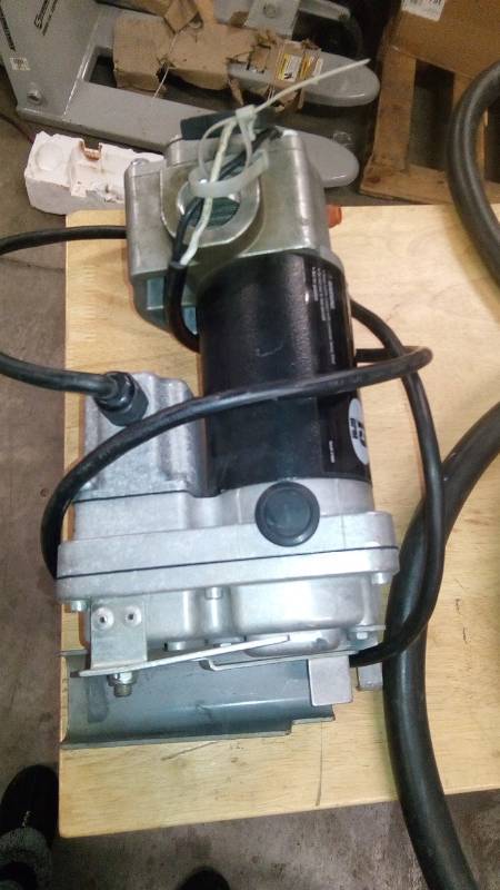 lot 7957 image: Roughneck 12V Heavy-Duty Fuel Transfer Pump.