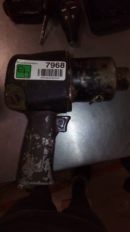 lot 7968 image: Klutch G10K Air Impact Wrench  12in. Drive, 5 CFM, 700 Ft.-Lbs. Torque