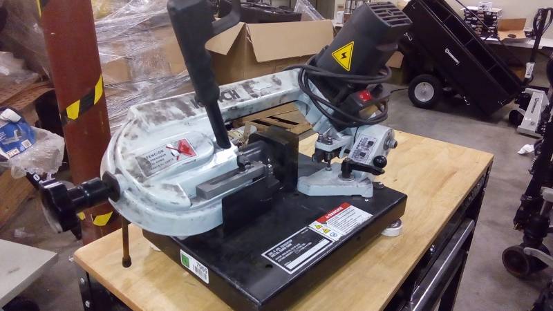 lot 7969 image: Klutch Benchtop Metal Cutting Band Saw  3in. x 4in., 1 13 HP, 120V