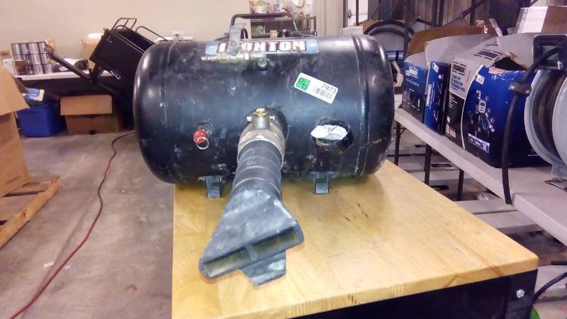 lot 7973 image: Ironton 5-Gallon Bead Seater  90 to120 PSI