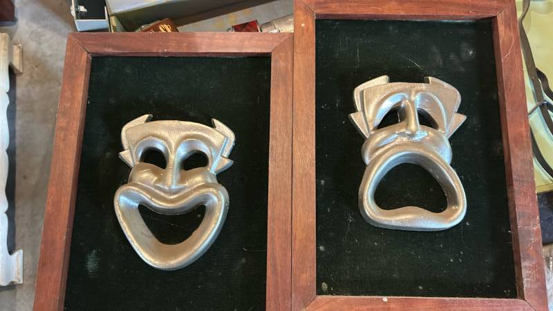 lot 60610 image: Comedy and Tragedy Theater Mask Bottle Openers in Wooden Display Boxes 10x15