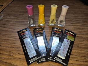 lot 81 image: 8 Pack Sally Hansen 4 Nail Polish and 4 Gem Accents