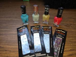 lot 84 image: 8 Pack Sally Hansen 4 GEL Polish and 4 Gem Accents