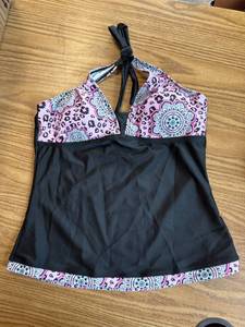 lot 88 image: Pink and black tankini top tag says large, I say medium.