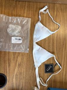 lot 90 image: White bikini top size small