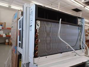 lot 17126 image: LG 10000 BTU Window Unit, LG1022ERSM