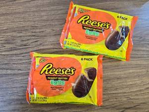 lot 8298 image: Two Pack of 6 Reeses Peanut Butter Eggs 7.2oz
