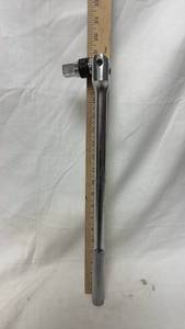 lot 72 image: Pittsburgh Pro CR-V 18 Breaker Bar
