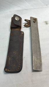 lot 94 image: Vintage Schrade Old Timer Honesteel (model HS-1) Knife Sharpener and Honing Steel with Sheath