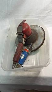 lot 131 image: Pneumatic air tools