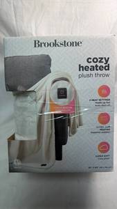 lot 144 image: Brookstone Cozy Heated Plush Throw 50 x 60 4 Heat Settings