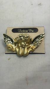 lot 147 image: Fashion Pin Angel Wing Brooch Gold Tone