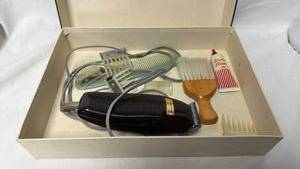 lot 206 image: Signature 12 Piece Motor Driven Electric Haircutting Set