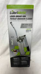 lot 207 image: LubriMatic Lever Grease Gun Pistolet 7,000 PSI 48000 kPa
