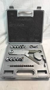 lot 221 image: Torque Wrench Socket Set with Case