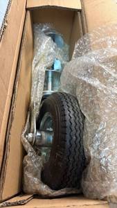 lot 246 image: 8 Gate Caster with Spring Axle Assembly