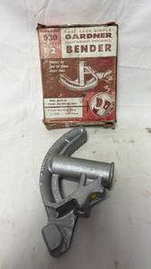 lot 297 image: Gardner Lightweight Thinwall Bender 12 inch Catalog 930