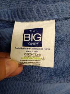 lot 1071 image: BIG ONE Fade Resistant Hems Made in India 4-Pack Towels - Retail $0