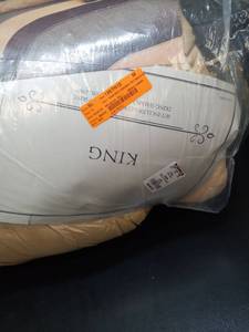 lot 1143 image: King Comforter Set Comforter Bed Skirt 2 Shams 3 Decorative Pillows - Retail $309