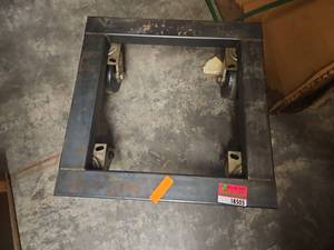 lot 18505 image: 2ft Metal Moving Square on Casters