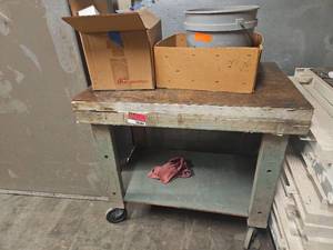 lot 18506 image: Flat Top Cart on Casters w Ingersoll Rand Compressed Air, and Bucket