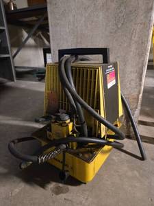 lot 18518 image: Enerpac Electric Hydraulic Pump - Model PEM-2032