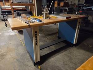 lot 18521 image: Worktable with Vise With Casters