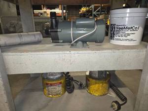lot 18548 image: Iwaki Magnet Pump and Electric Chain Hoists - Model MD-100LF Y