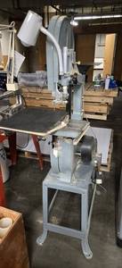 lot 18573 image: Delta 14 Wood Cutting Band Saw- Model 28-243S