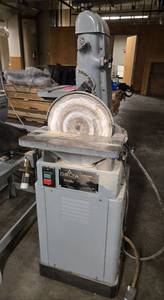 lot 18574 image: Delta Sander DiscBelt Combination Woodworking Machine - Model 31-730