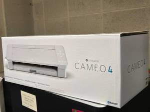 lot 18592 image: Silhouette CAMEO 4 Vinyl Cutter Machine