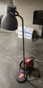 lot 18653 image: Shop-Vac Quiet Series 5 Gallon WetDry Vacuum and Lamp