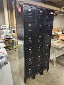 lot 18612 image: Lockers System