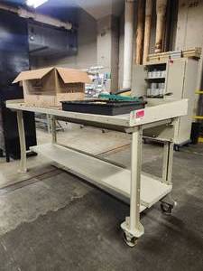 lot 18613 image: Work Style Desk on 2 Caster