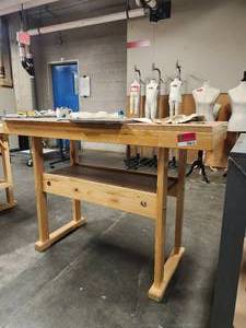 lot 18615 image: Wood Work Bench