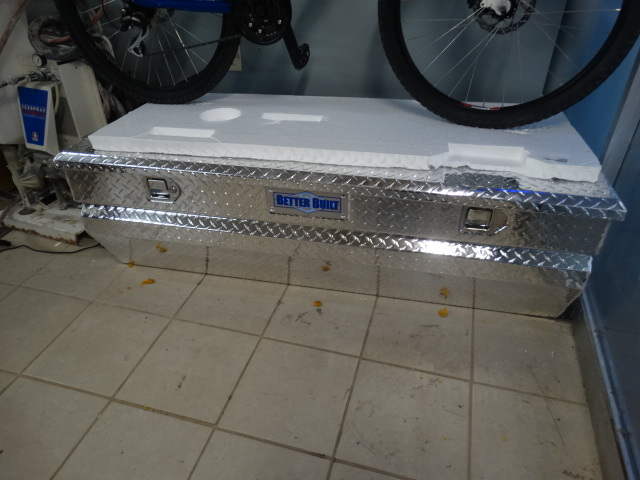 lot 1000 image: Better Built diamond plate full size truck tool box- New