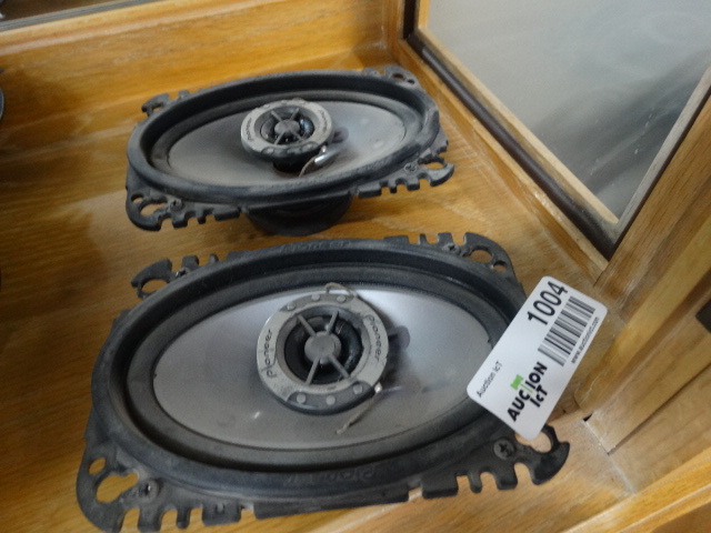 lot 1004 image: Pair of Pioneer 4x6 speakers