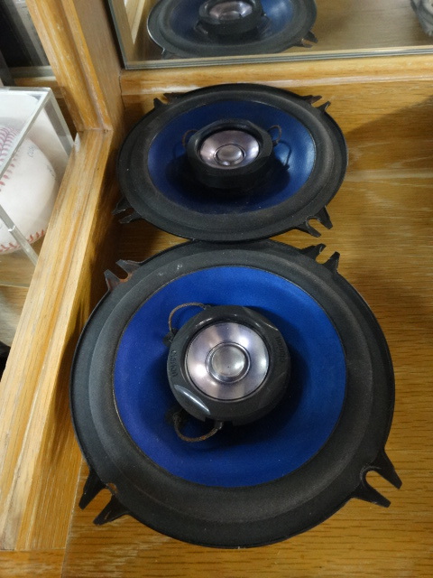 lot 1005 image: Pair of Clarion 100 watt 4.5 speakers