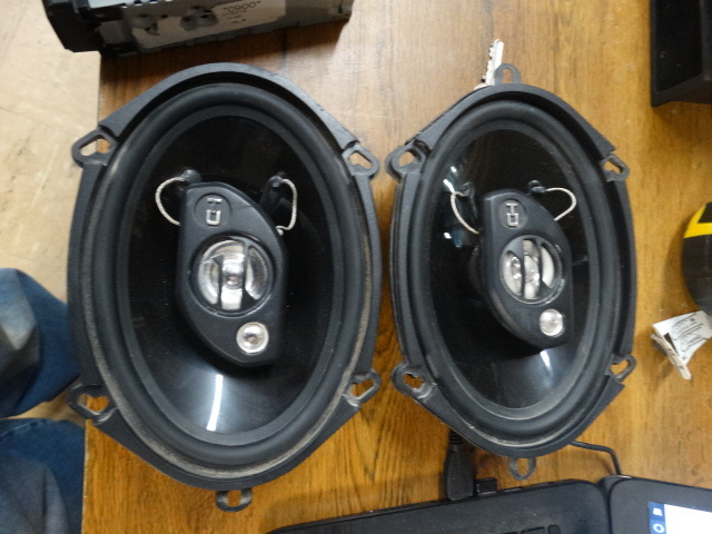 lot 1017 image: Pair of Scosche 5x7 speakers