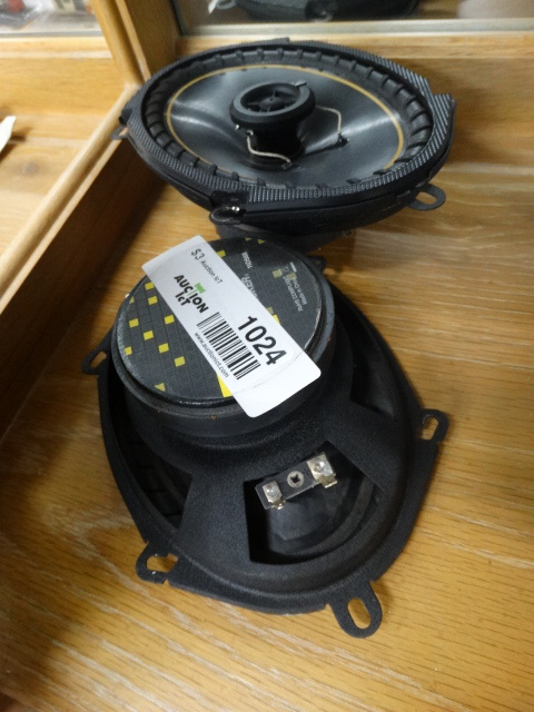 lot 1024 image: Pair of 5x7 Kicker speakers