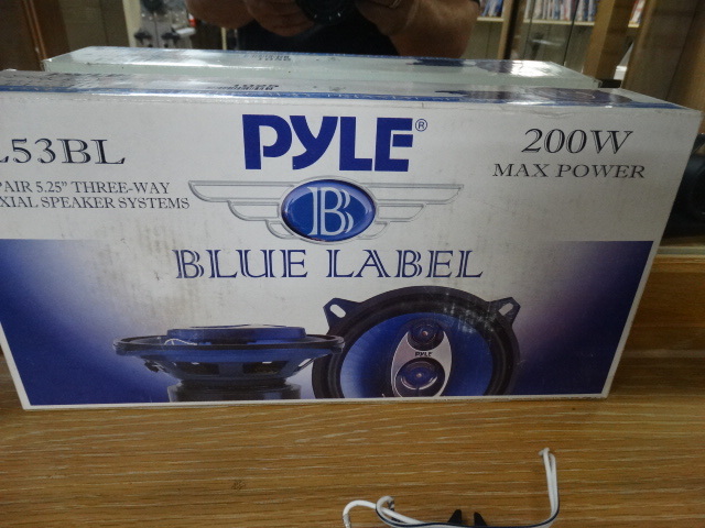 lot 1025 image: Pair of Pyle 5.25 200W speakers- in box