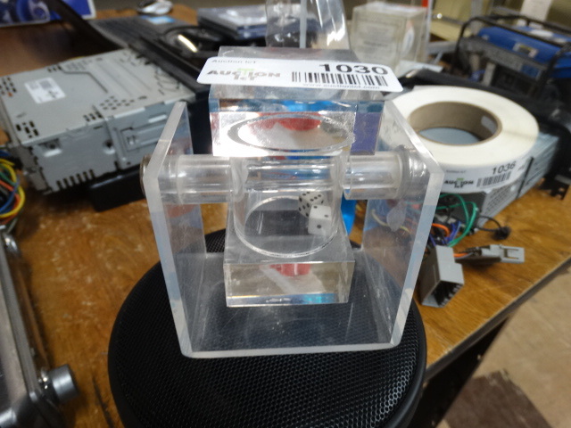 lot 1030 image: Acrylic dice tumbler