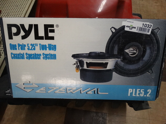 lot 1032 image: Pair of Pyle 5.25 2 way speakers- in box